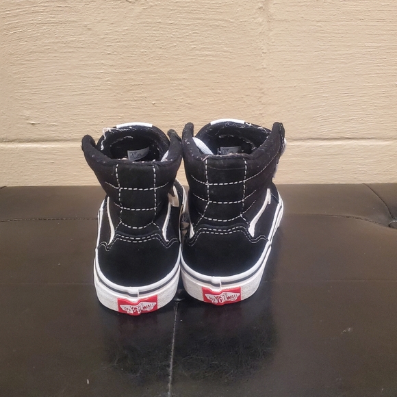 Vans - Picture 6 of 7